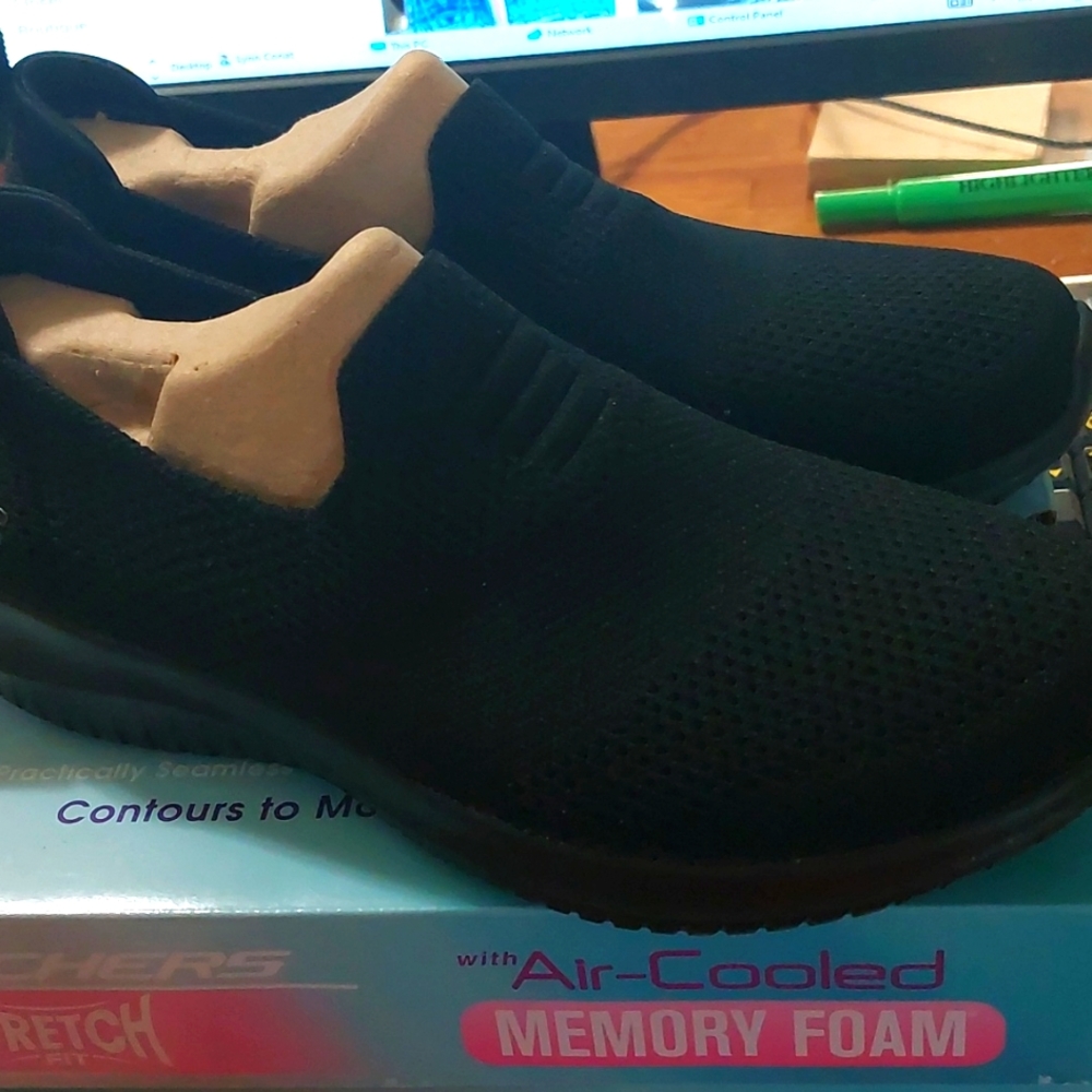Sketchers Stretch Fit Shoes. size 7